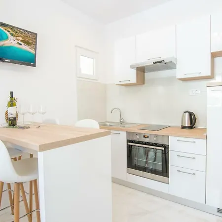 Apartment Holiday 马卡尔斯卡